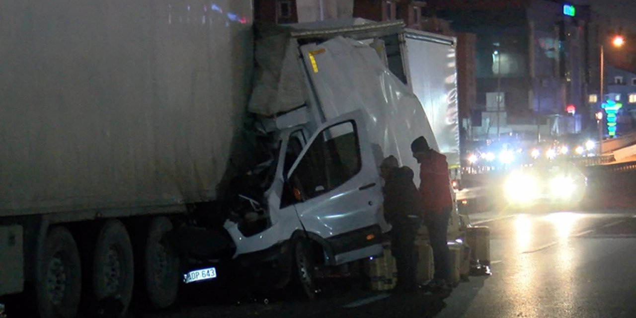 Aracı kamyonetin altında kalan sürücü yara almadan kurtuldu