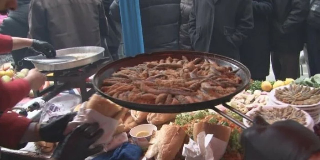 Ankara'da festivalde bedava hamsi ve muhlamaya izdiham