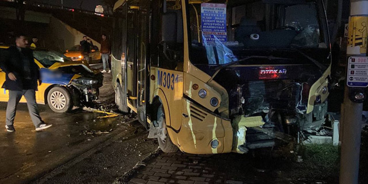 İstanbul’da minibüs kaza yaptı: 4 yaralı