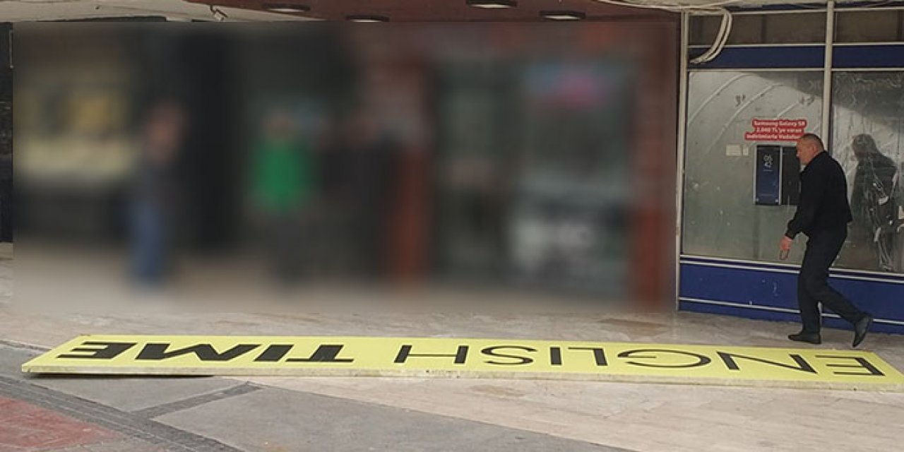 Sokakta yürürken ‘tabela’ çarptı