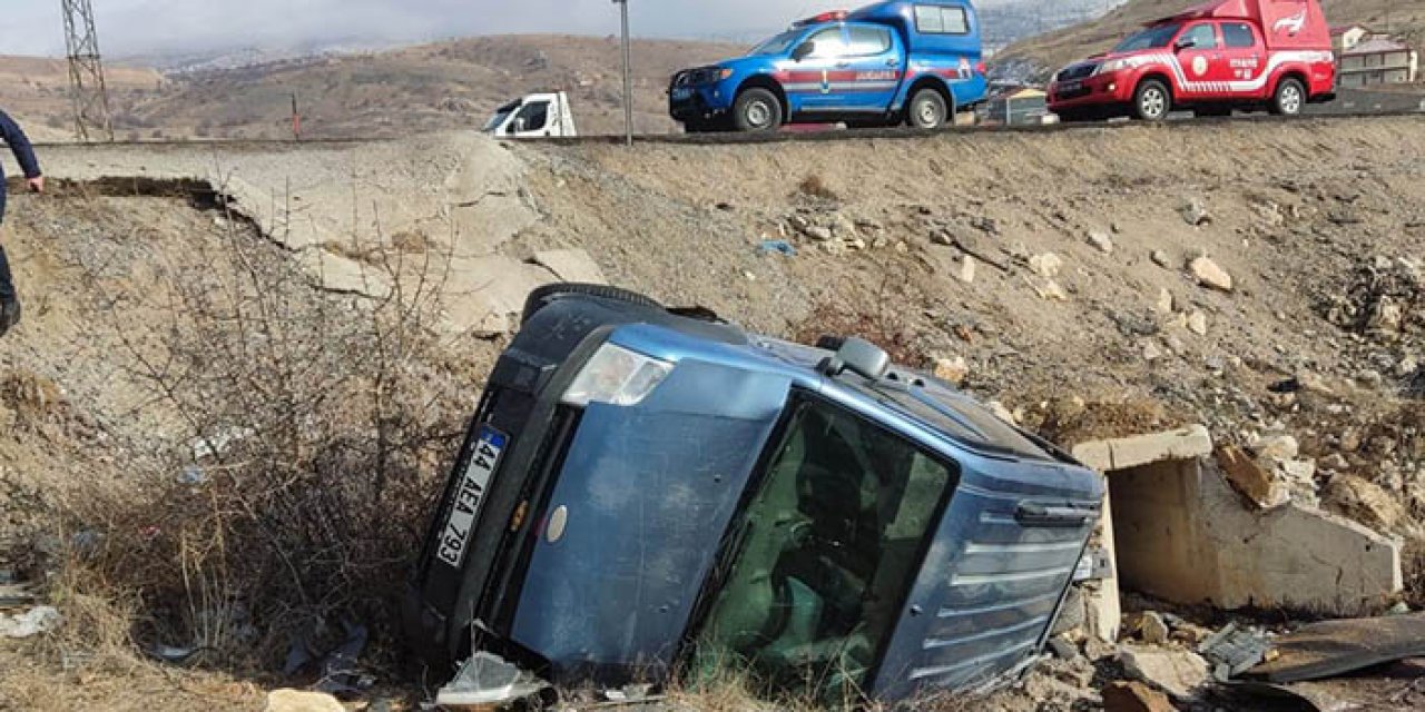 Malatya’da araç şarampole uçtu: 4 yaralı