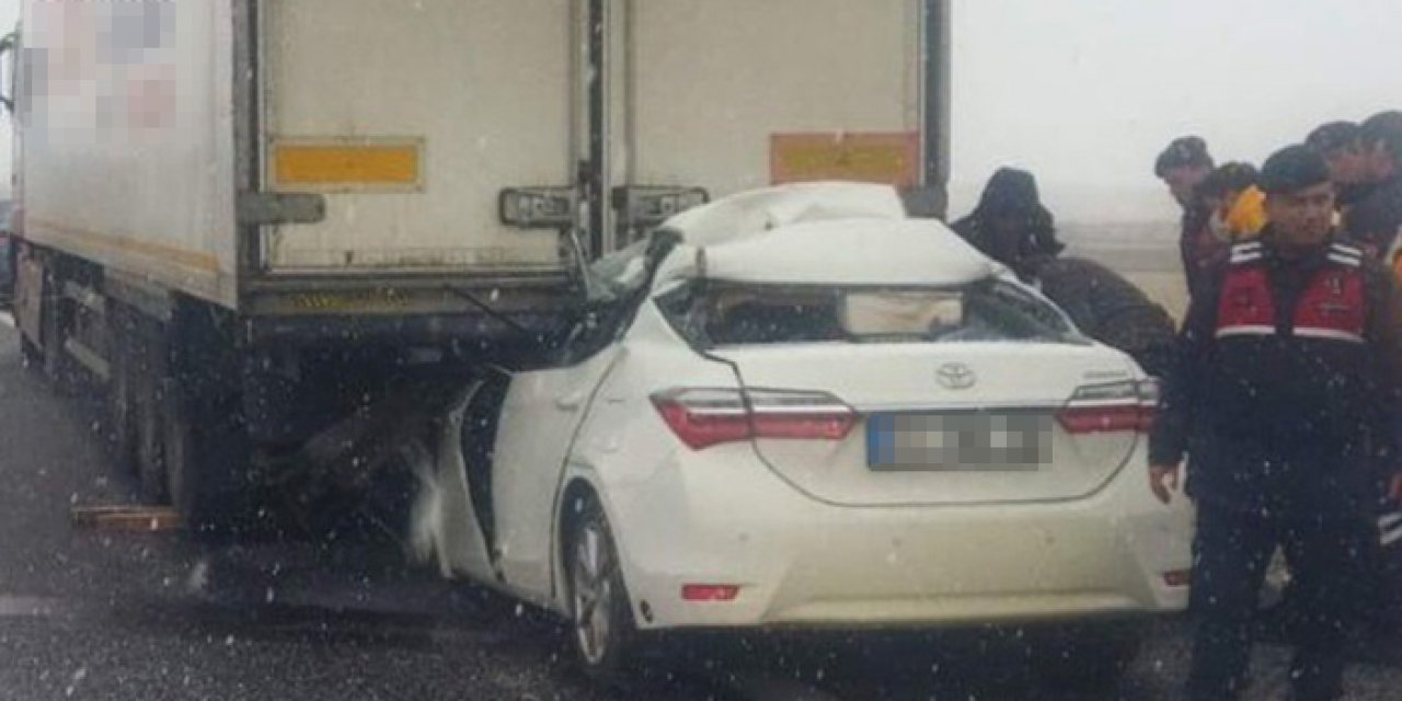 TIR’a arkadan çarpan aracın sürücüsü hayatını kaybetti