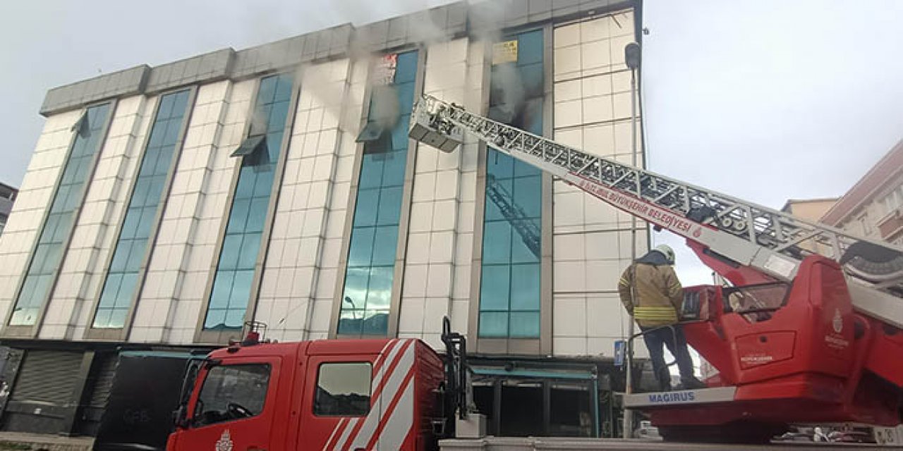 İstanbul’da iş merkezinde yangın