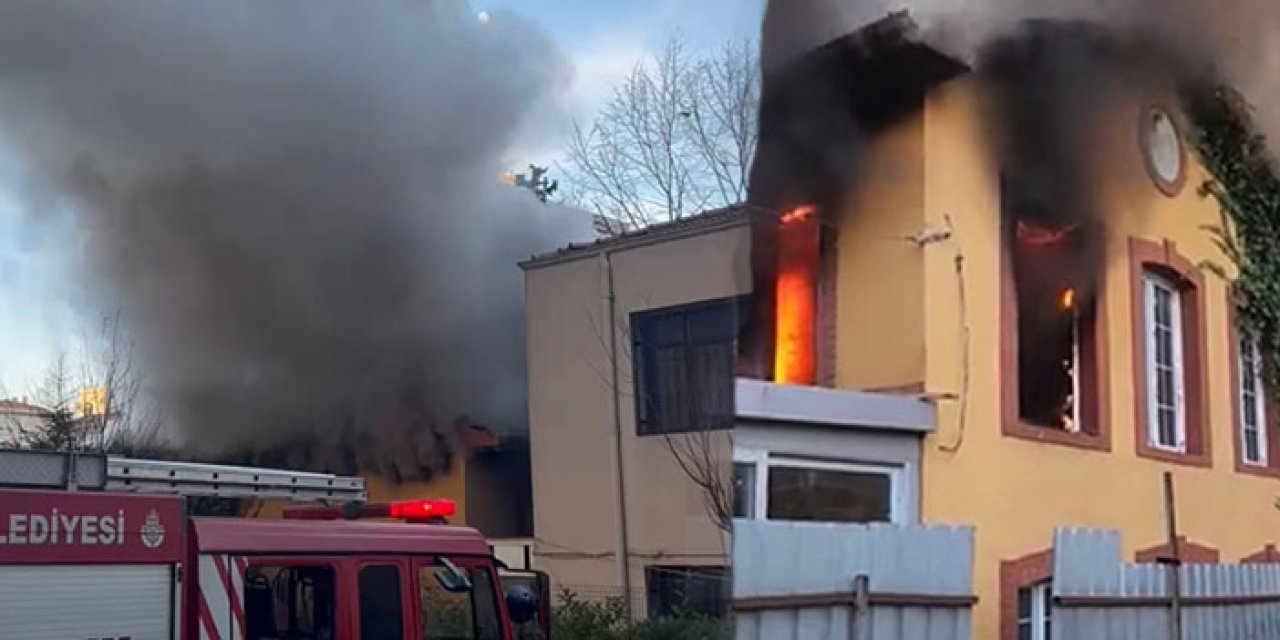 İstanbul Kadıköy’de eski karakol binasında yangın çıktı