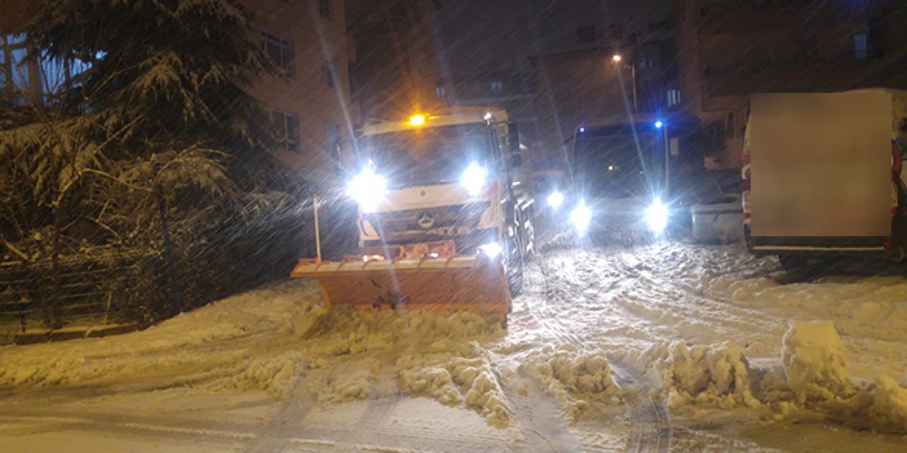 Pursaklar Belediyesi’nin kar küreme aracına sevimli protesto