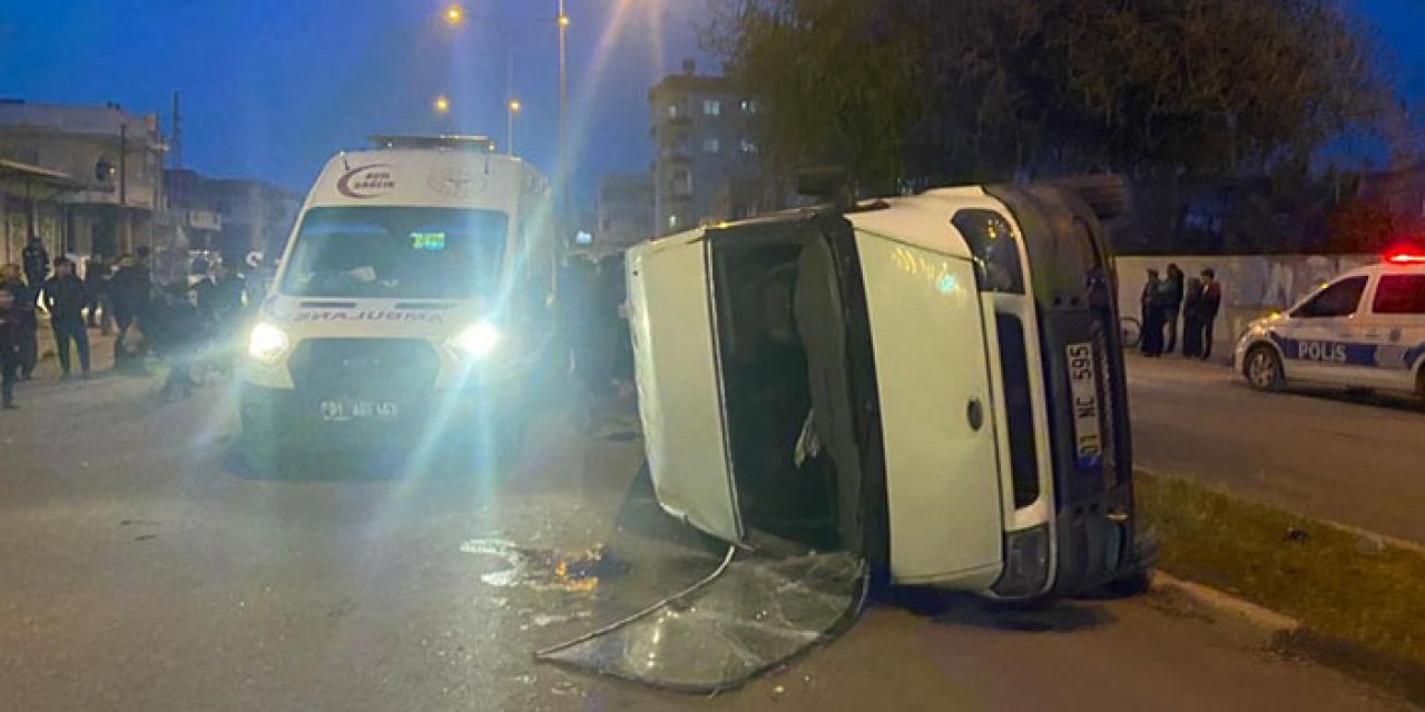 Minibüs ile otomobilin çarpıştığı kazada 9 kişi yaralandı