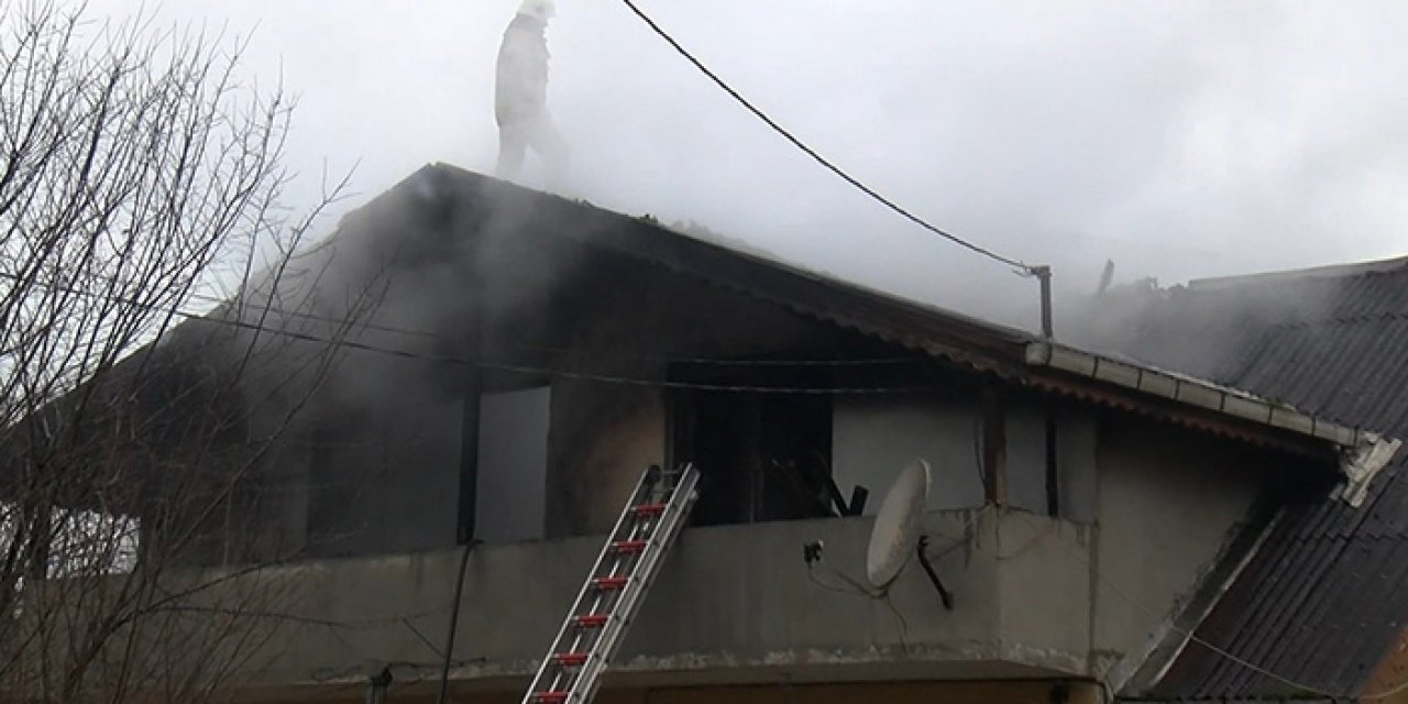 İstanbul’da iki katlı binada yangın