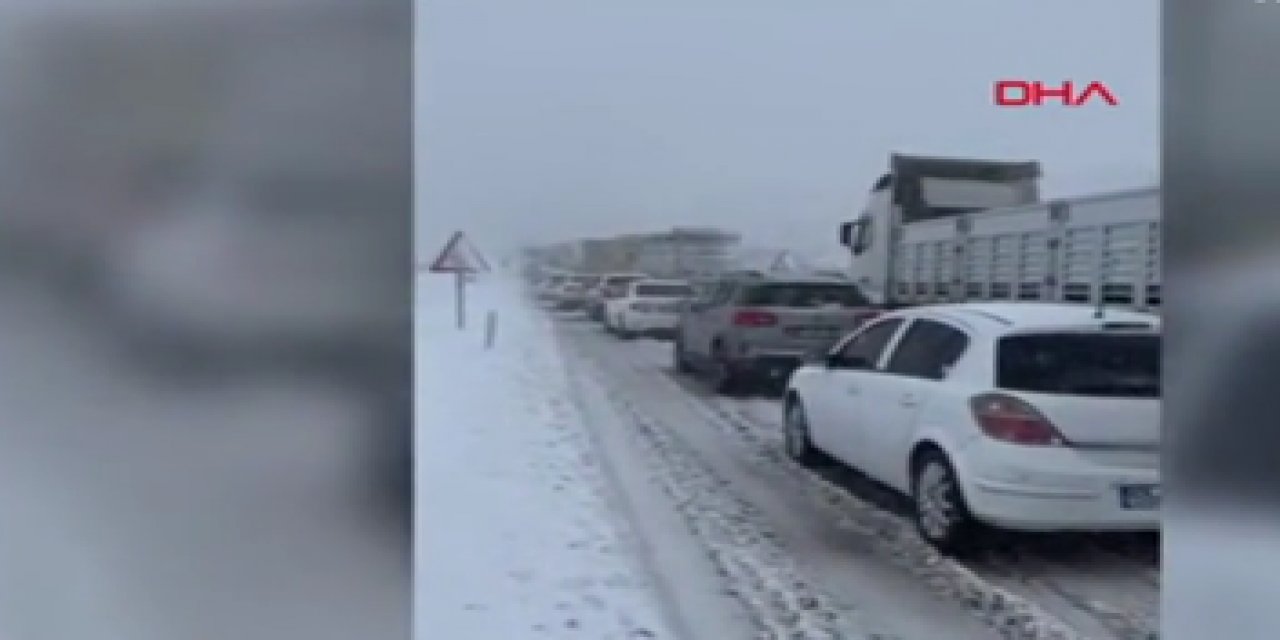 Yoğun kar yağışı karayolu ulaşıma kapandı