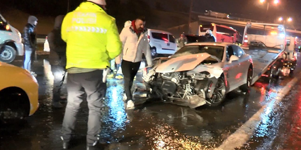İstanbul’da kayganlaşan yolda kaza meydana geldi