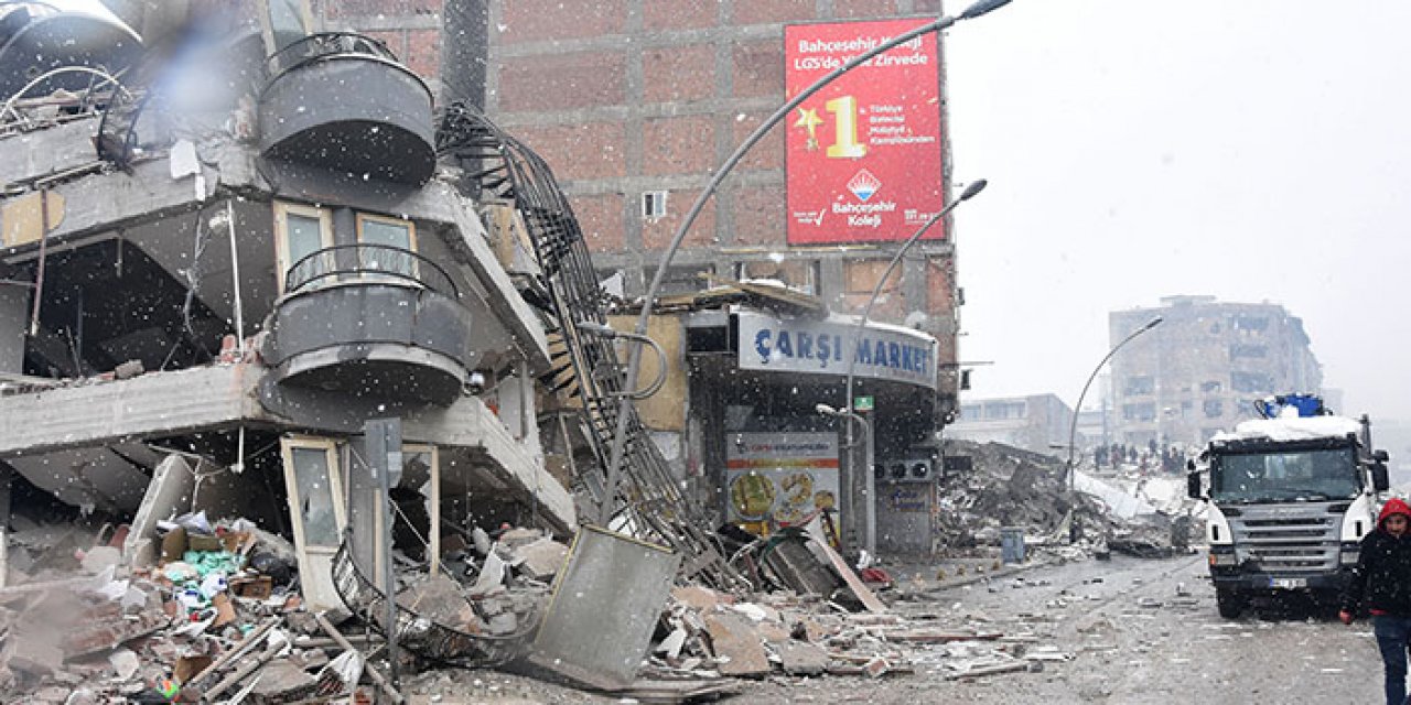 Malatya’da 2 kişi enkazdan kurtarıldı