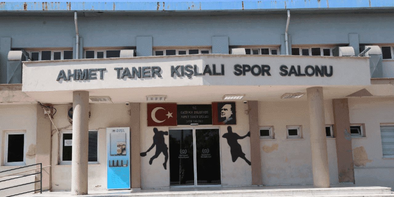 Çankaya'da yardımlar Ahmet Taner Kışlalı Spor Salonu'nda toplanıyor