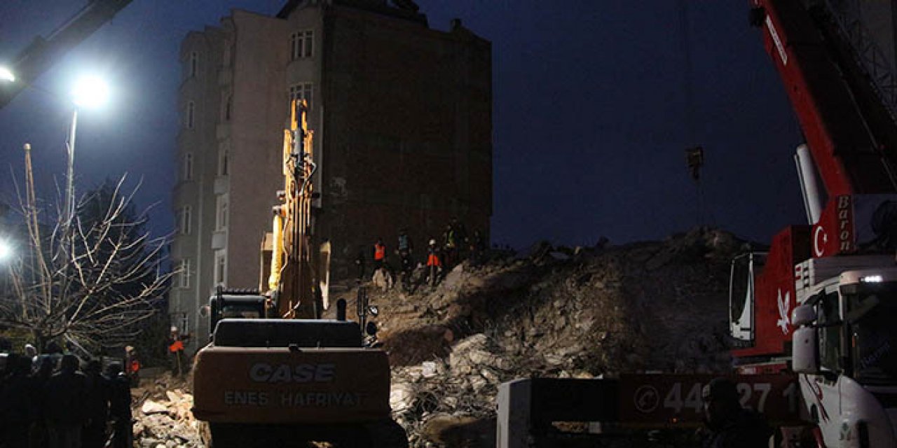 Gaziantep’te yıkılan evin enkazından 28 saat sonra 4 kişi kurtarıldı