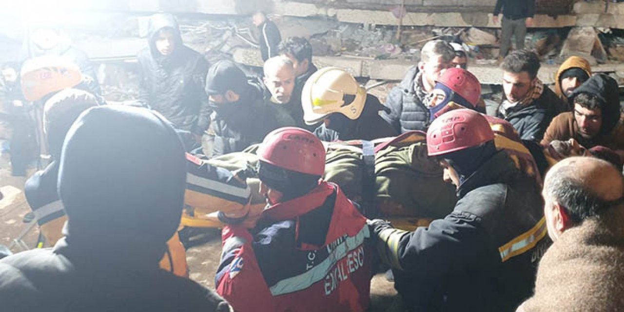 Diyarbakır'da 26 saat sonra enkazdan bir kişi kurtarıldı