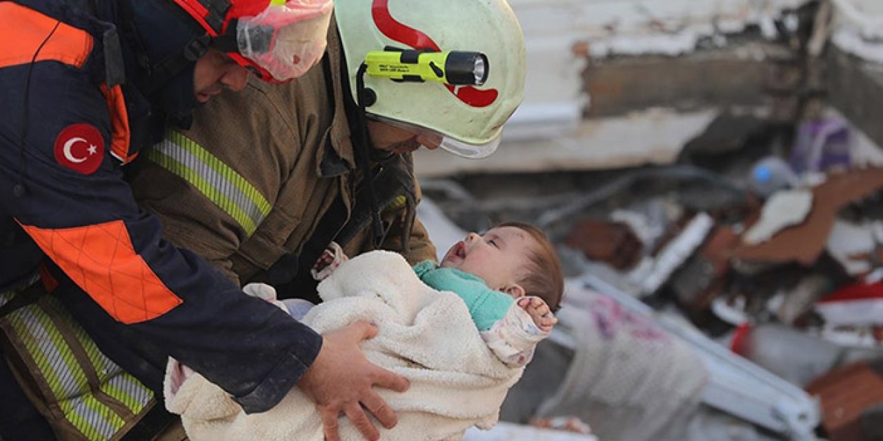 Hatay’da anne ve bebeği 29 saatin ardından kurtarıldı