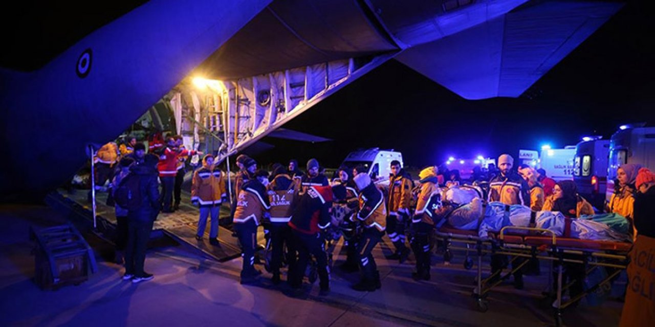 Depremde yaralananlar askeri uçaklarla İstanbul’a gönderildi