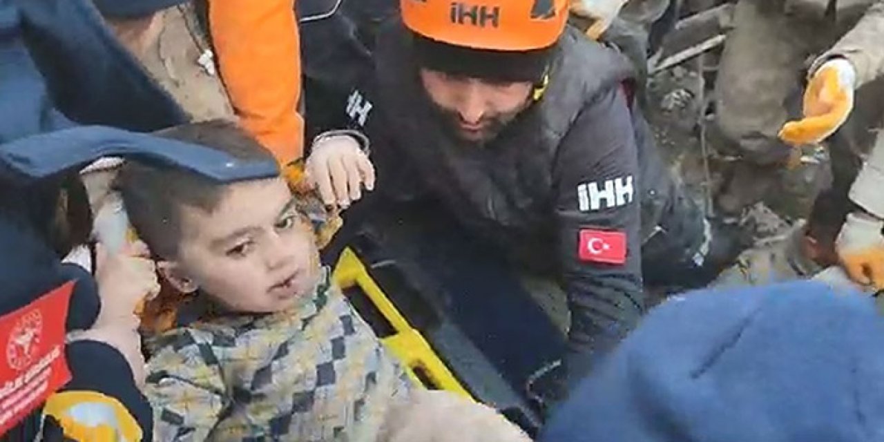 Malatya’da 3 kişi enkazdan yaralı kurtarıldı