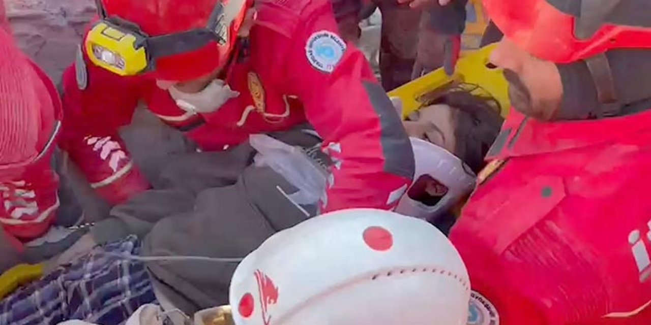 İskenderun’da 15 yaşındaki Gül enkazdan çıkarıldı