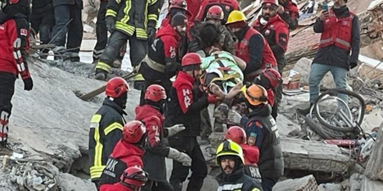 76 saatin ardından Gaziantep’te 2 kişi enkazdan sağ kurtarıldı