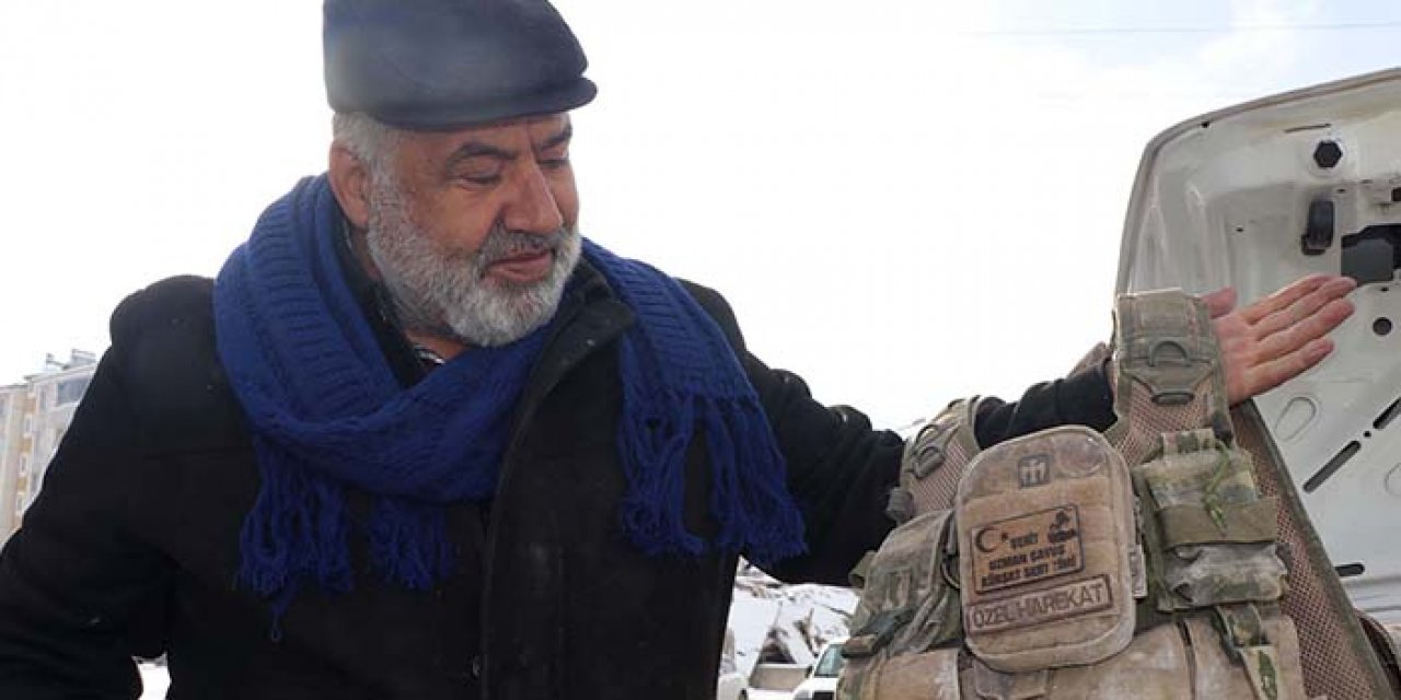 Şehit oğlunun eşyaları için enkazın başında bekledi