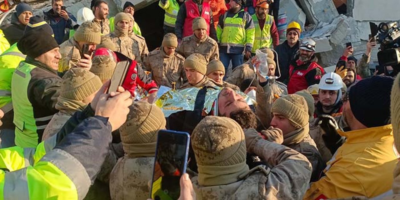 100’üncü saatte enkaz altından kurtarıldı