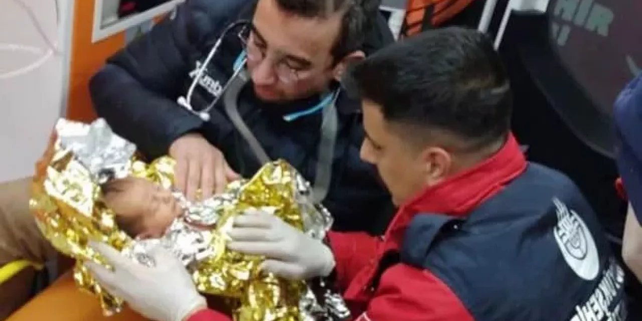 Deprem enkazından çıkarılan en küçük can