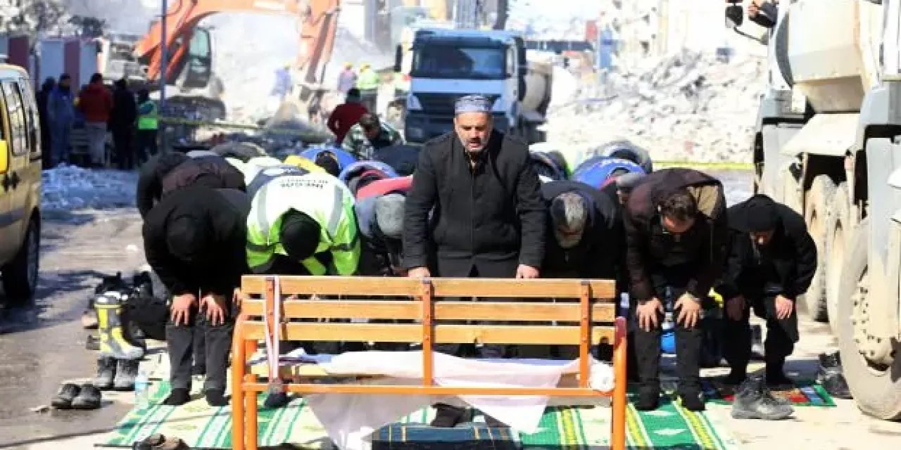 Malatya'da cuma namazı sırasında artçı sarsıntı