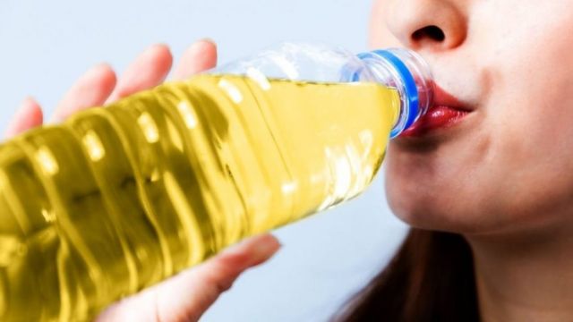 İdrar içilir mi? Susuz kalınca idrar içilir mi? İdrar faydalı mı? İdrar içmek Zararlı mı?