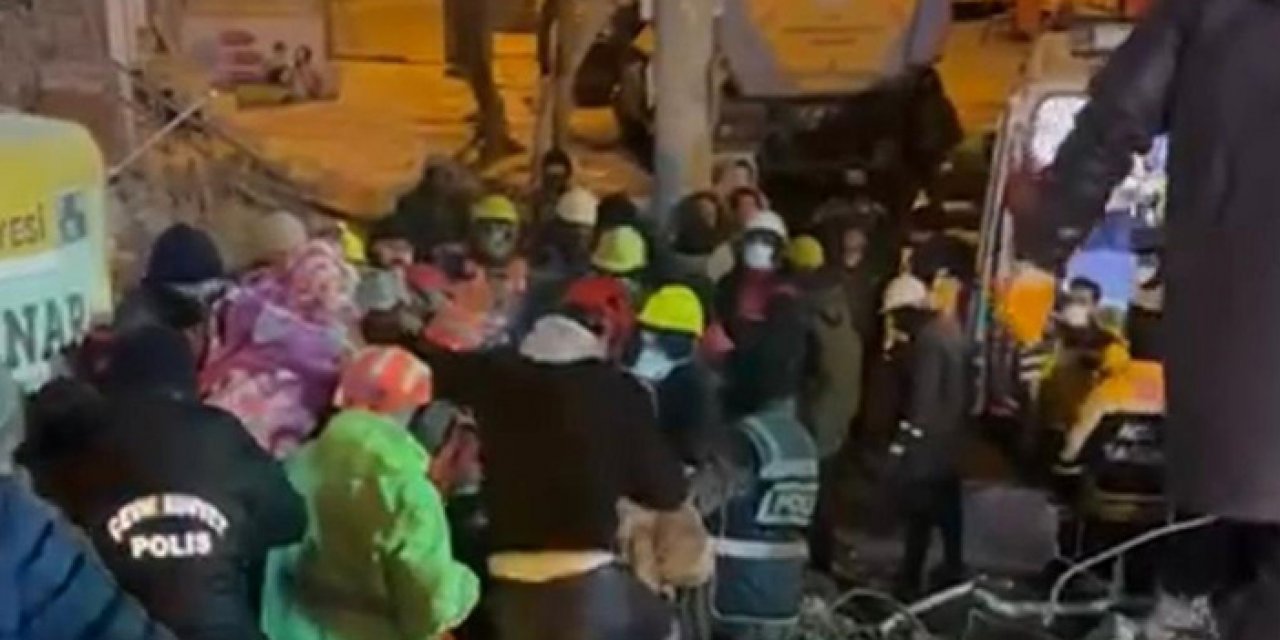 122 saatin ardından Maşallah teyze enkazdan çıkarıldı