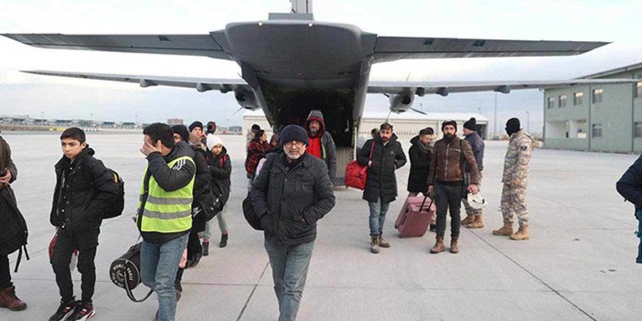TSK’nın kargo uçağıyla 32 depremzede İstanbul’a taşındı