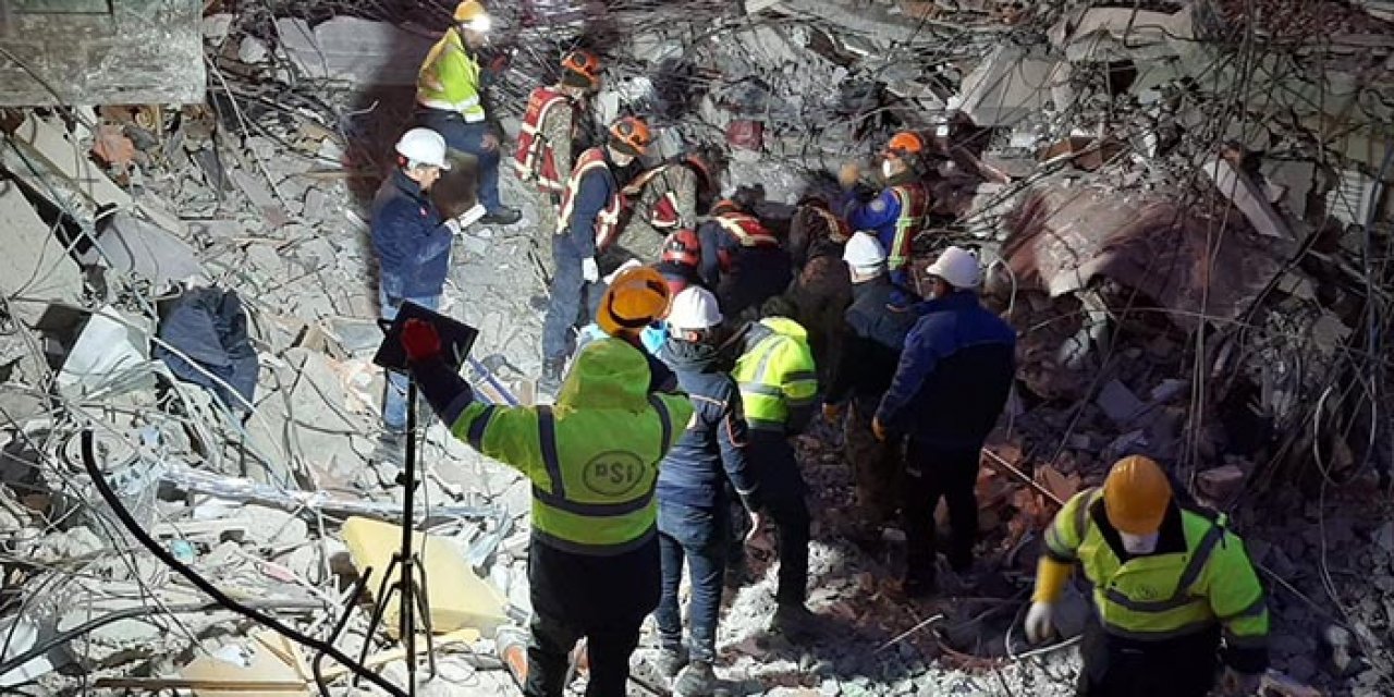 136 saat sonra enkazdan sağ olarak çıkarıldı