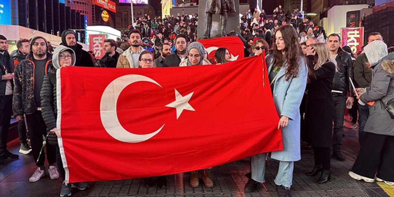 Depremlerde yaşamını yitirenler Times Meydanı’nda anıldı