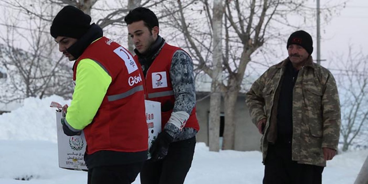 Kızılay’dan deprem bölgesindeki 900 köye yardım