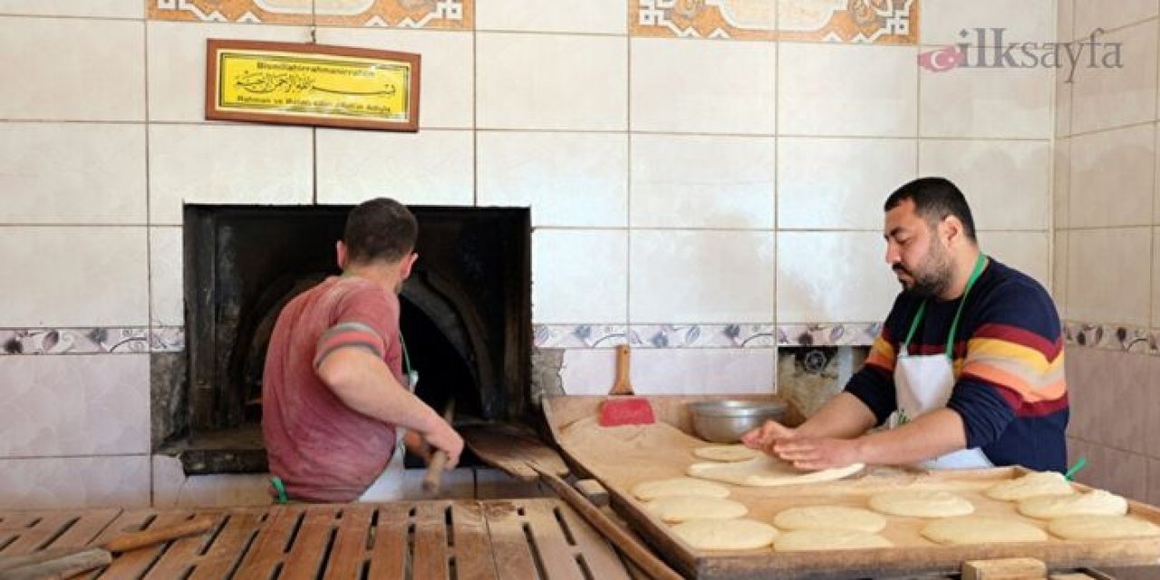 Bingöl’deki fırıncı depremzedeler için günde 5 bin ekmek