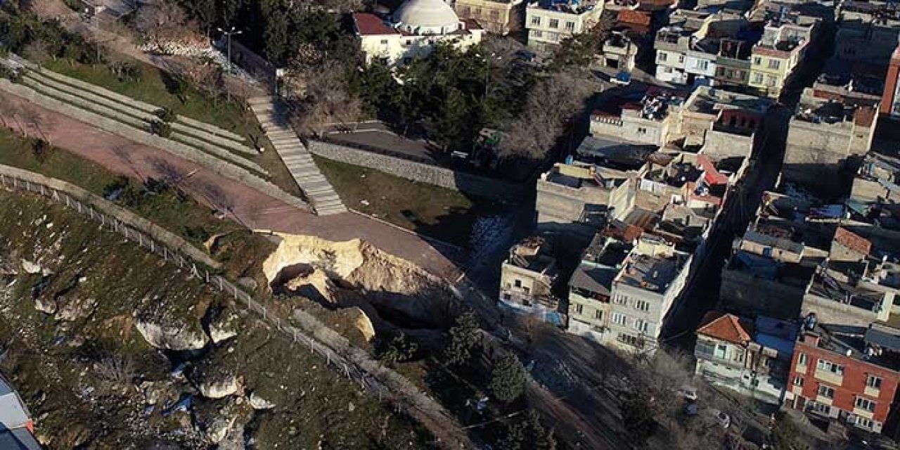 Gaziantep’te depremden sonra büyük çukurlar oluştu