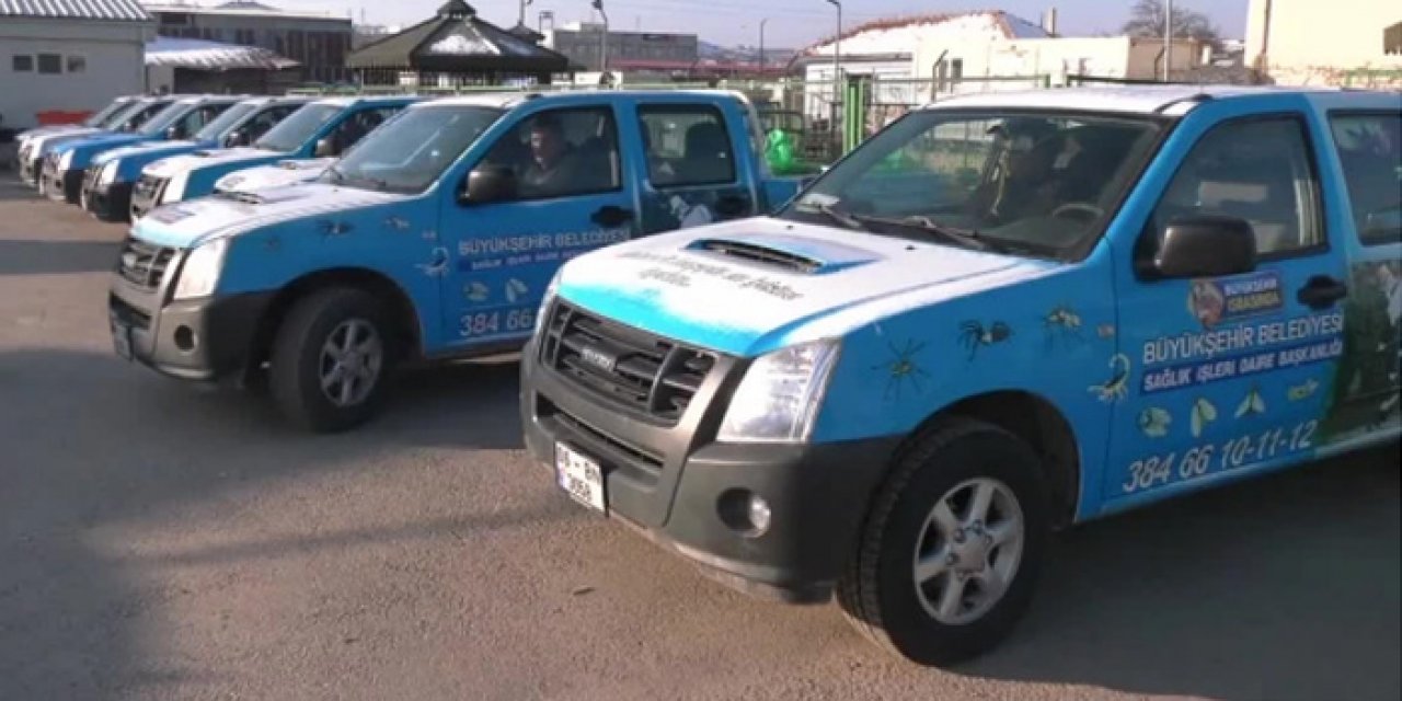 Ankara Büyükşehir deprem bölgesine ilaçlama araçları ile personel gönderdi