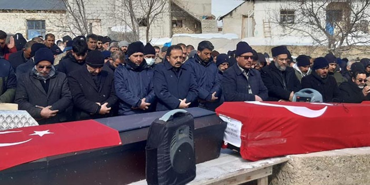 Depremde enkaz altında kalan 5 kişilik Topuz ailesi toprağa verildi