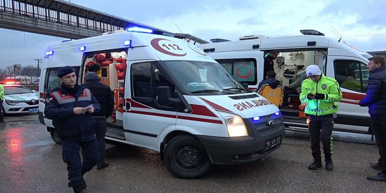 Düzce'de 3 işçi servisi ile TIR çarpıştı: Çok sayıda yaralı var