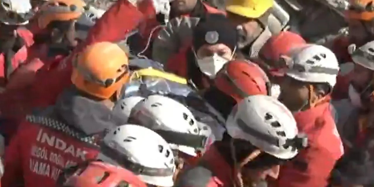 228. saatte mucize: Bir kadın ve iki çocuk sağ çıktı