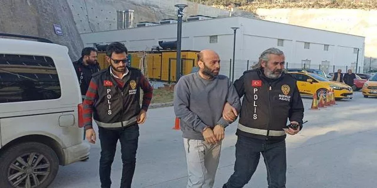 Tekneyle kaçarken yakalandı