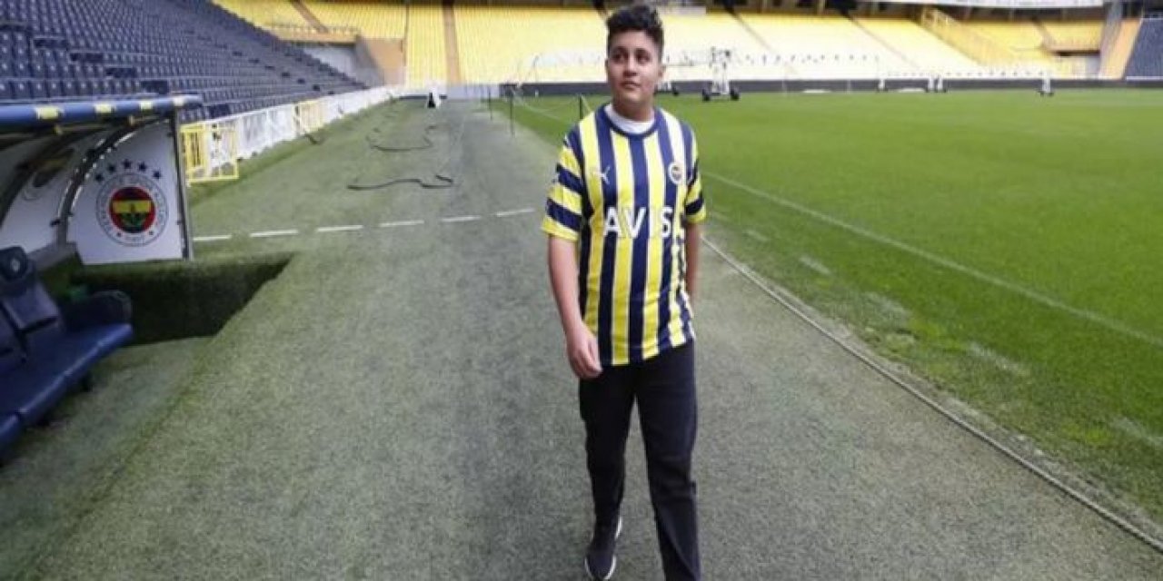 Fenerbahçe, depremzede Mehmet Akif Ağaç’ı stadyumda ağırladı