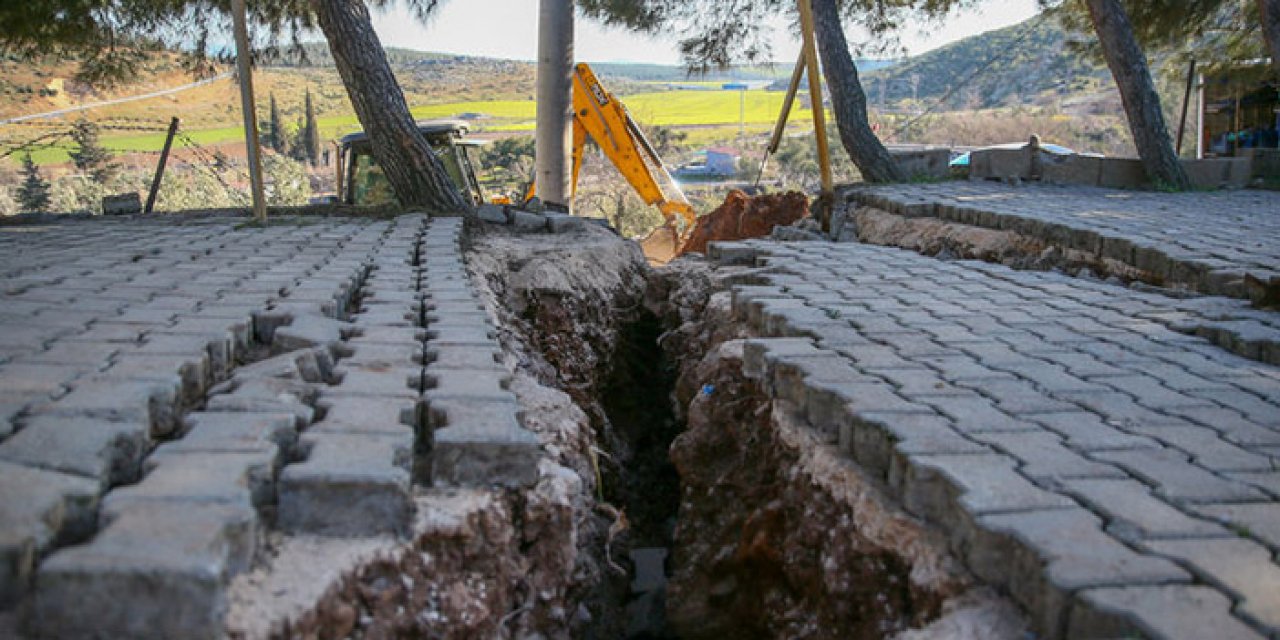 Depremin yıkıcı etkisi: Nurdağı’ndaki bir mahallede yarıklar oluştu