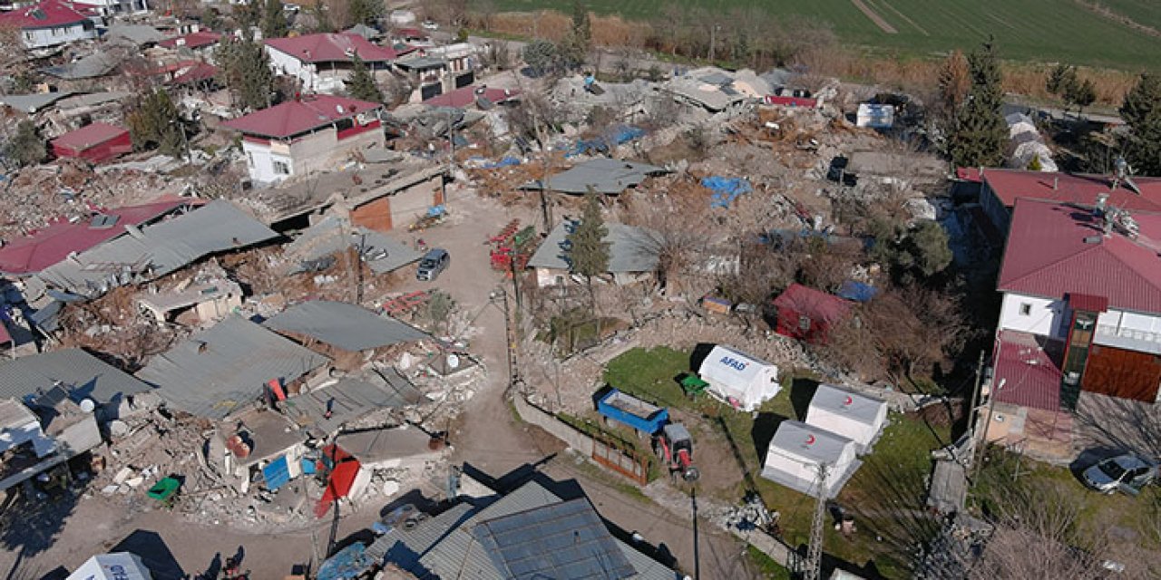Köydeki 55 evden sadece 3’ü ayakta kaldı
