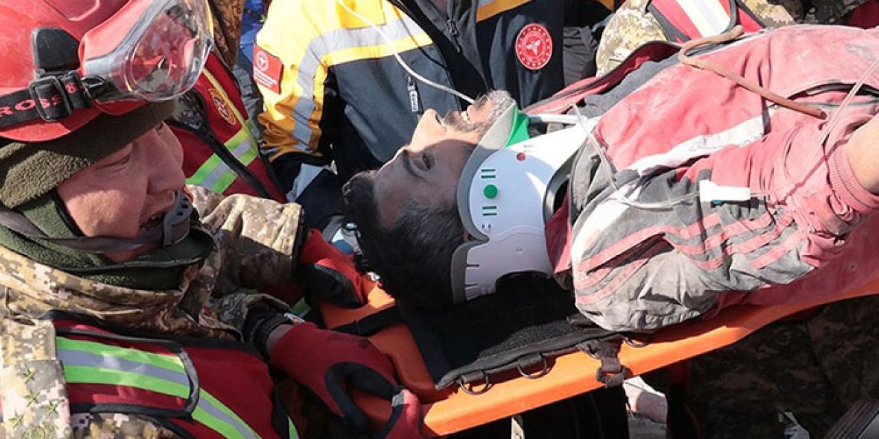 296 saatin ardından: Enkazdan kurtarılan 3 kişiden 1'i yaşamını yitirdi