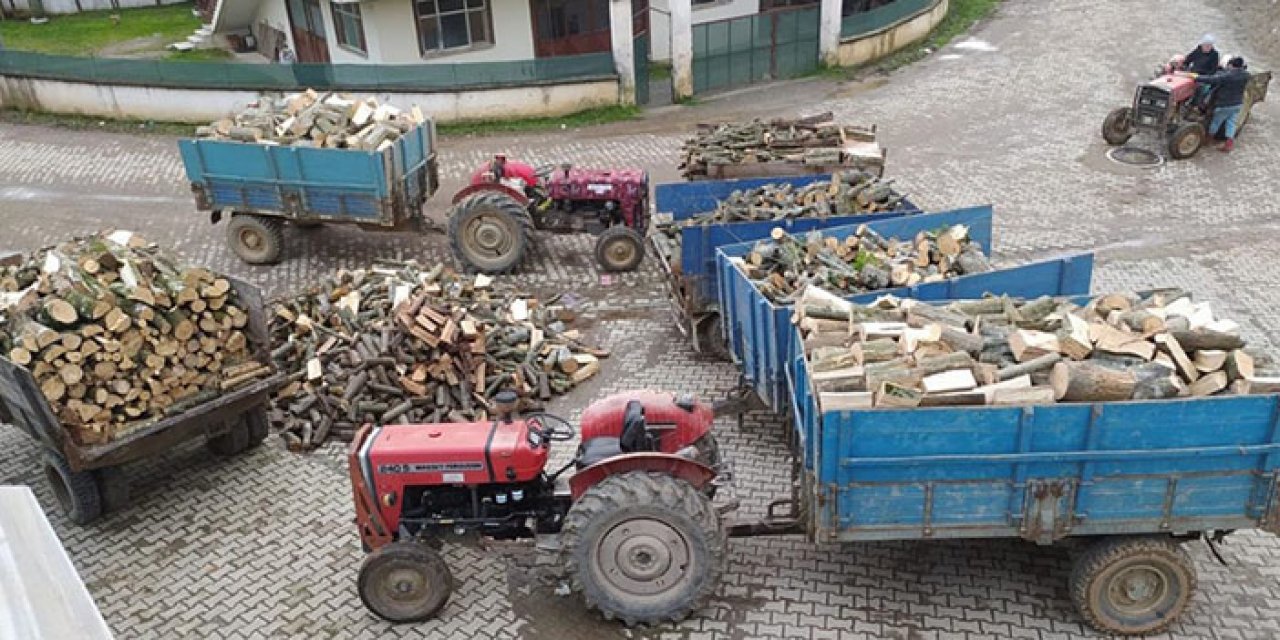 Orman köylülerinden depremzedelere yakacak odun desteği