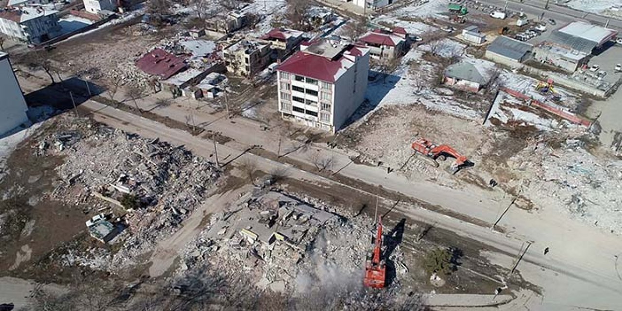 7,6’lık depremin merkez üssü Elbistan’da 924 can kaybı