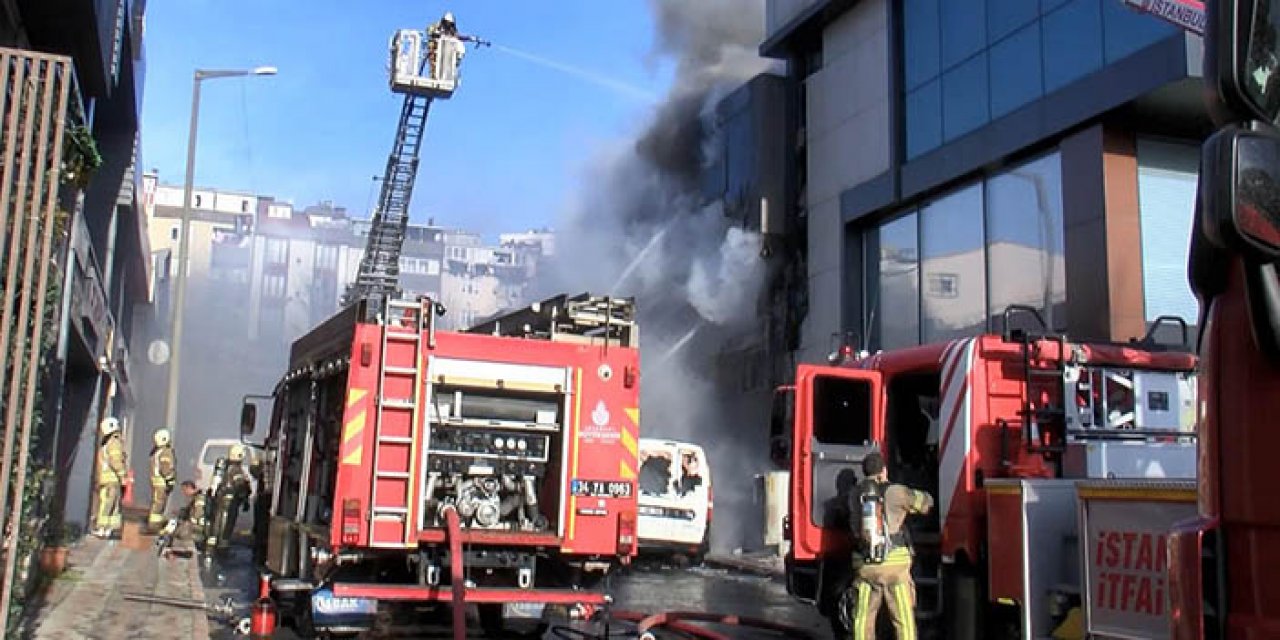 İstanbul'da avize deposunda yangın çıktı
