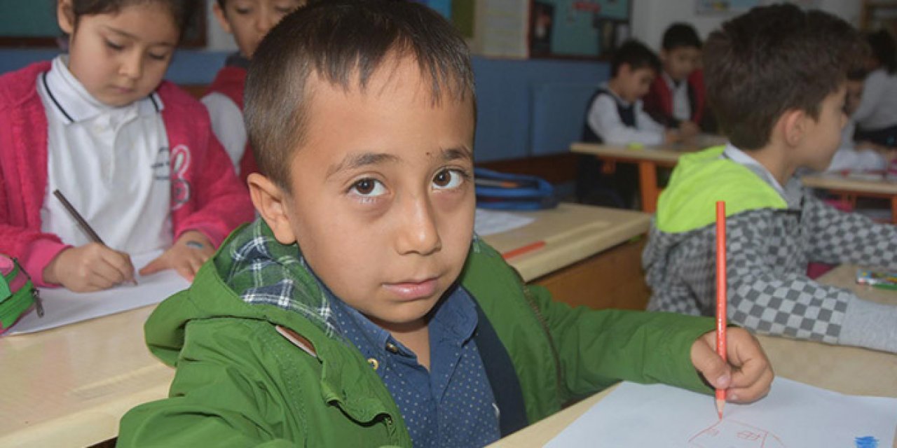 Depremzede çocuktan duygulandıran çizim