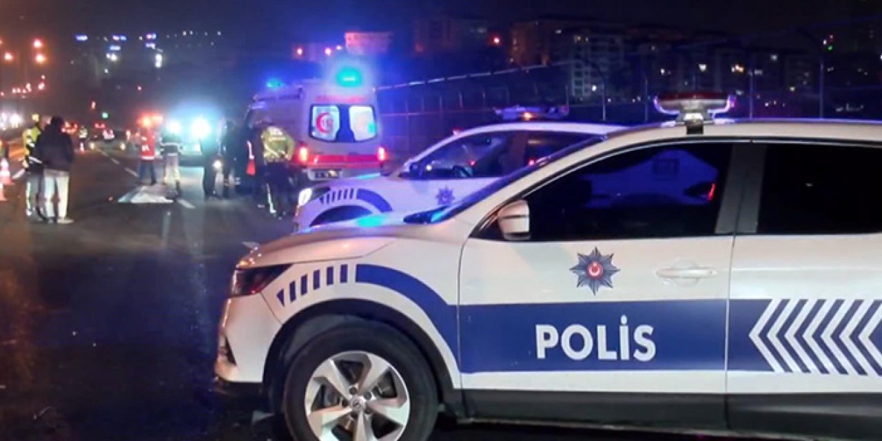 Otomobilinden düştü: Arkadan gelen araçların çarpmasıyla yaşamını yitirdi