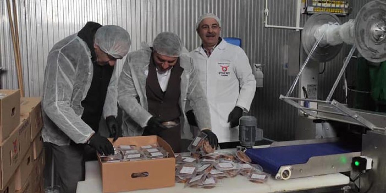 Sivaslı koyun yetiştiricilerinden 855 koyun bağış