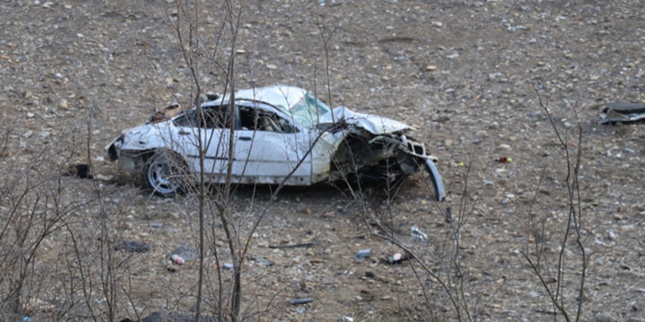 Isparta’da iki araç çarpışarak dere yatağına uçtu: 2 ölü 1 yaralı